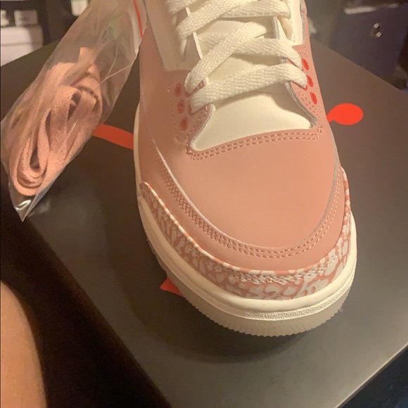 WMNS AIR JORDAN 3 RETRO - Picture 2 of 3